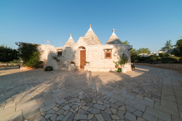 Il trullo di giorno